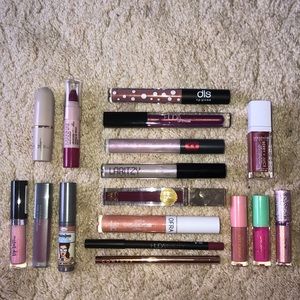 Variety of HIGH QUALITY sample lipsticks (BUNDLE)